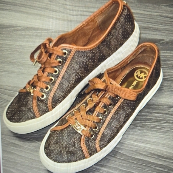 Michael Kor's Monogrammed Brown Sneakers W/ Gold Inside & MK Charm Luxury Sz 8 - Picture 11 of 16